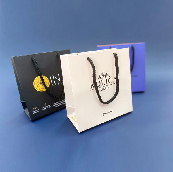 Çantë Kartoni e personalizuar – 18×8×18 cm